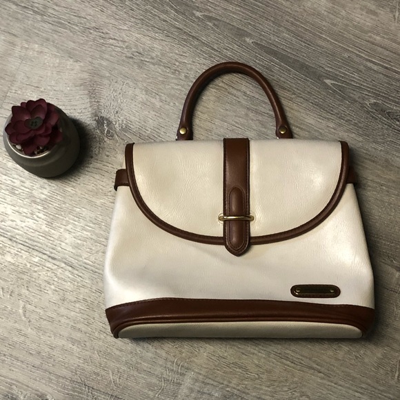 Liz Claiborne Handbags - Liz Claiborne Beige Purse